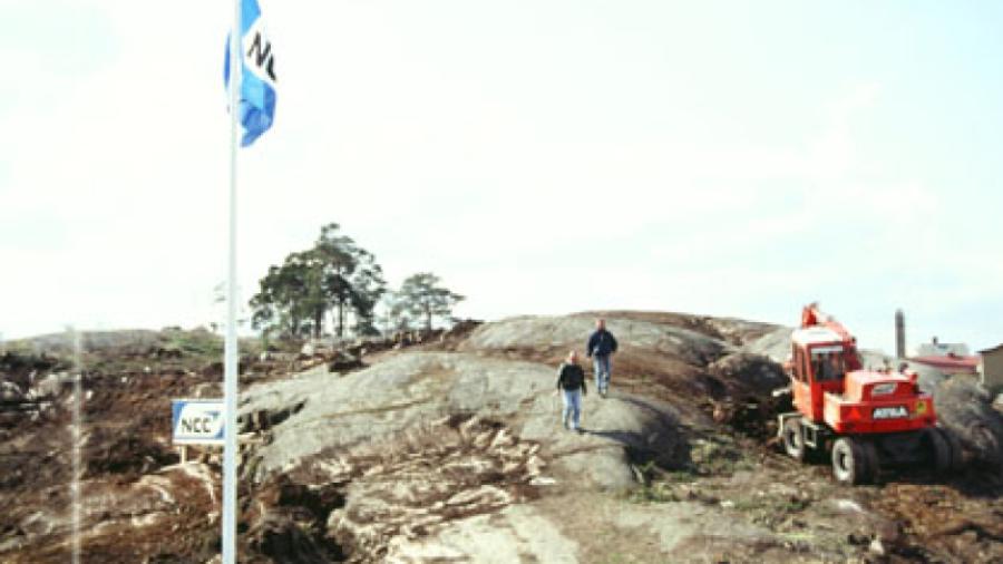 Området rekognoseras innan sprängningar kan vidtas.