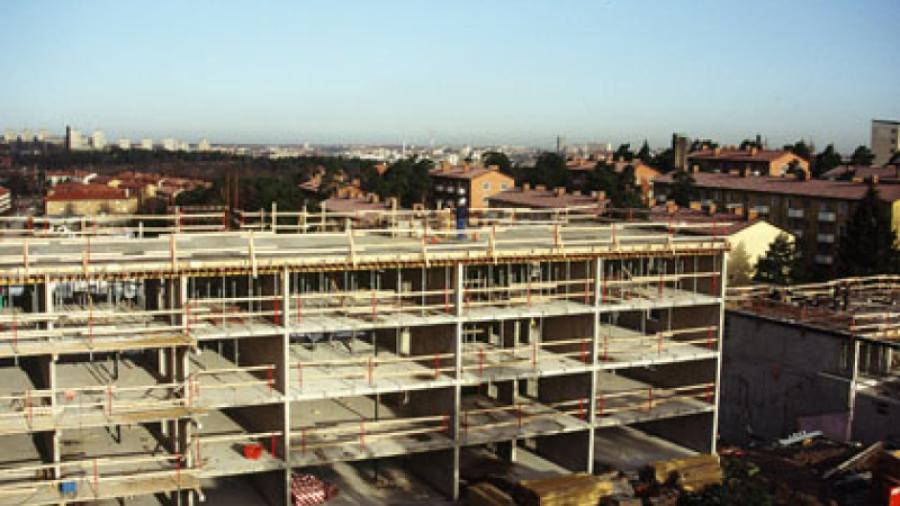 Och här ser vi att även stommen till Skedviksvägen 30 är så gott som klar.